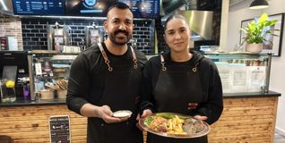 Tacim und Dila Sürensoy locken mit leckerer türkischer Küche.